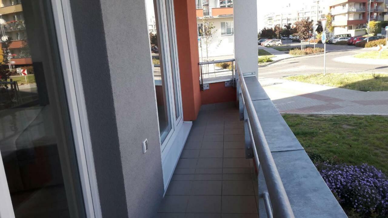 H+ Apartman Letiste Praha Apartment Ngoại thất bức ảnh