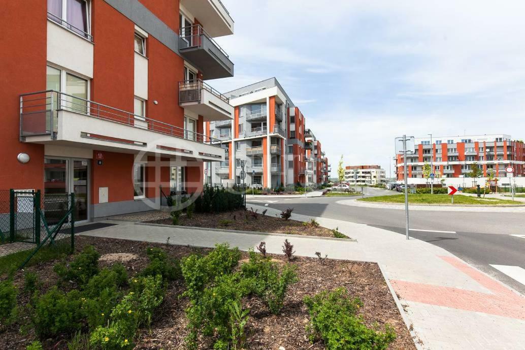 H+ Apartman Letiste Praha Apartment Ngoại thất bức ảnh