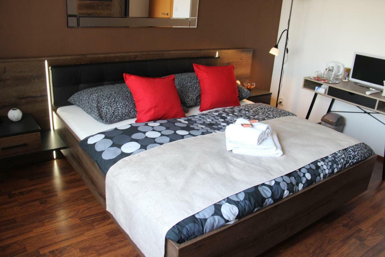 H+ Apartman Letiste Praha Apartment Ngoại thất bức ảnh