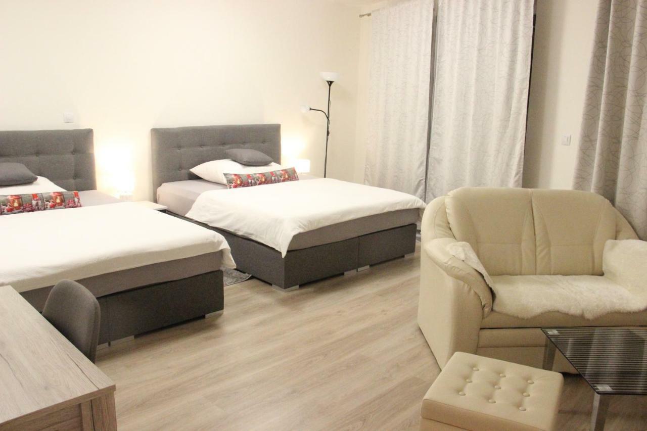 H+ Apartman Letiste Praha Apartment Ngoại thất bức ảnh