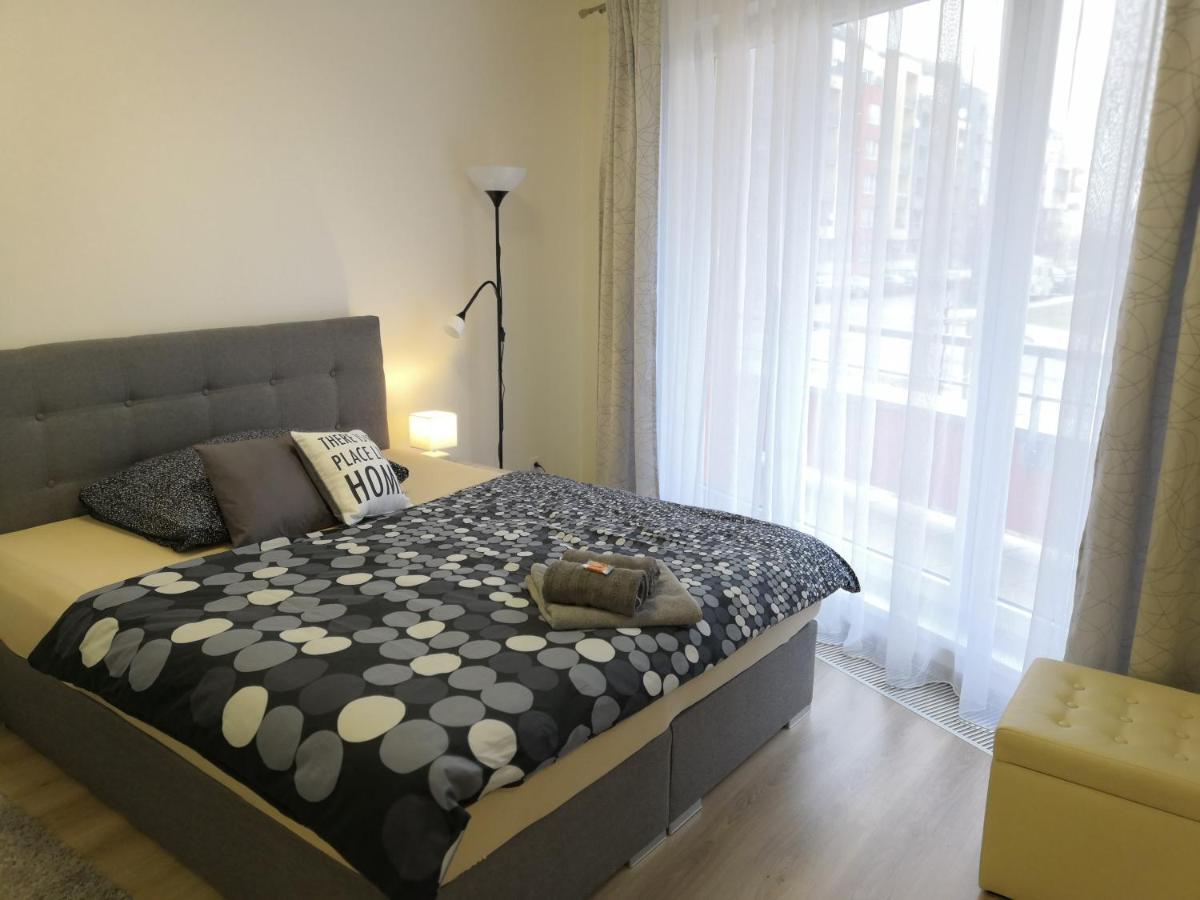 H+ Apartman Letiste Praha Apartment Ngoại thất bức ảnh
